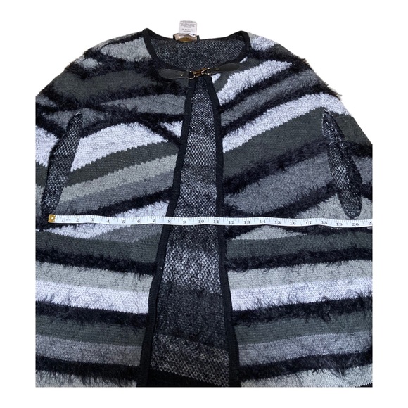 BCBGMAXAZRIA Black, gray & white eyelash cardigan with front hook closure. - Picture 6 of 9